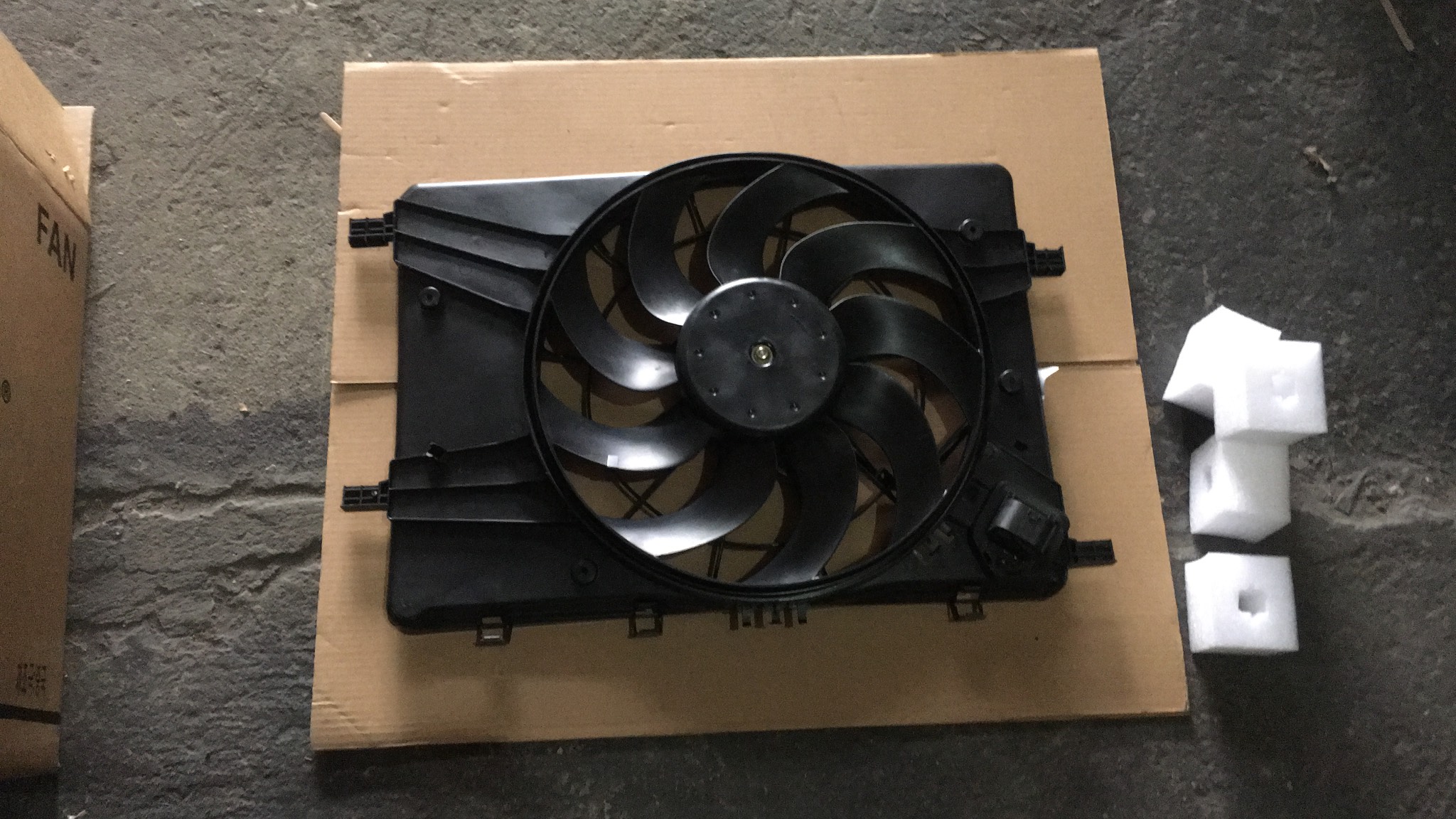 Lồng quạt điện 13267630 Chevrolet Cruze 2009-2012